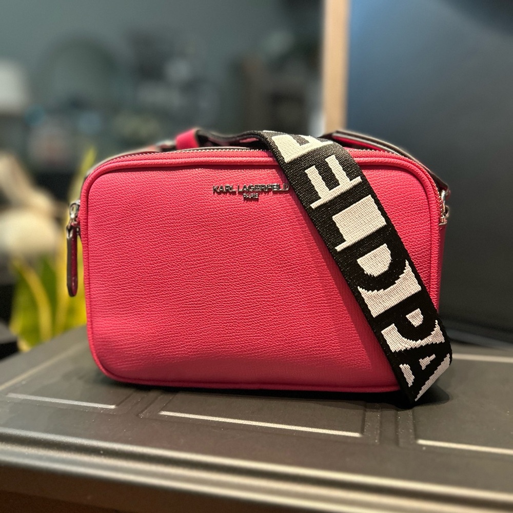 KARL LAGERFELD PARIS MAYBELLE CROSSBODY CAMERA BAG PINK